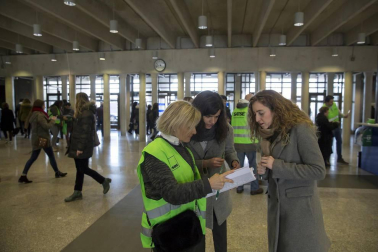 Miles de personas se han dado cita este sábado en la UPNA para realizar la OPE de Enfermería.