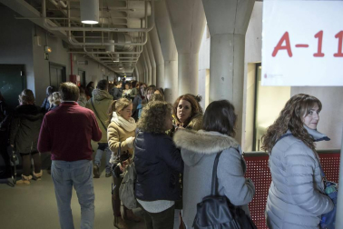 Miles de personas se han dado cita este sábado en la UPNA para realizar la OPE de Enfermería.