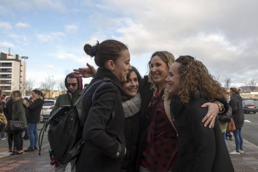 Miles de personas se han dado cita este sábado en la UPNA para realizar la OPE de Enfermería.