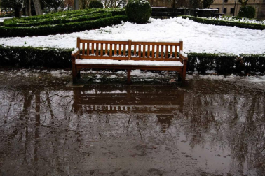 La primavera llegó el pasado martes a las 17.15 horas. La Taconera pamplonesa fue el lugar escogido para 'esperar' a la estación de la luz.
