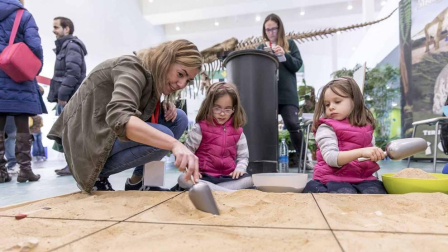 Colas y más colas. Por la mañana y por la tarde. Risas, bailes, sorpresas, frases para apuntar, testimonios para recordar... Miles de personas vivieron este sábado en Expofamily una jornada en familia que superó todas las expectativas de la organización.
