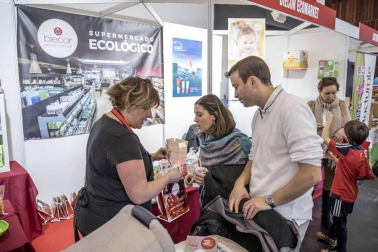 Colas y más colas. Por la mañana y por la tarde. Risas, bailes, sorpresas, frases para apuntar, testimonios para recordar... Miles de personas vivieron este sábado en Expofamily una jornada en familia que superó todas las expectativas de la organización.