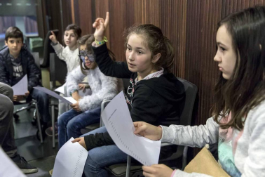 Colas y más colas. Por la mañana y por la tarde. Risas, bailes, sorpresas, frases para apuntar, testimonios para recordar... Miles de personas vivieron este sábado en Expofamily una jornada en familia que superó todas las expectativas de la organización.