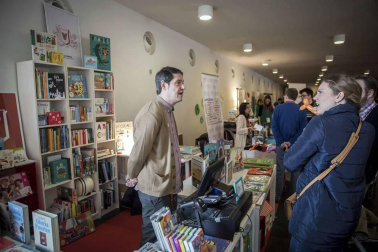 Colas y más colas. Por la mañana y por la tarde. Risas, bailes, sorpresas, frases para apuntar, testimonios para recordar... Miles de personas vivieron este sábado en Expofamily una jornada en familia que superó todas las expectativas de la organización.