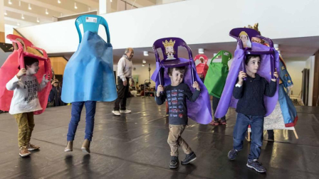 Colas y más colas. Por la mañana y por la tarde. Risas, bailes, sorpresas, frases para apuntar, testimonios para recordar... Miles de personas vivieron este sábado en Expofamily una jornada en familia que superó todas las expectativas de la organización.