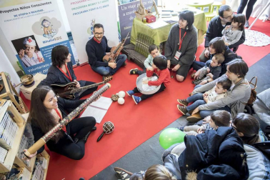 Colas y más colas. Por la mañana y por la tarde. Risas, bailes, sorpresas, frases para apuntar, testimonios para recordar... Miles de personas vivieron este sábado en Expofamily una jornada en familia que superó todas las expectativas de la organización.