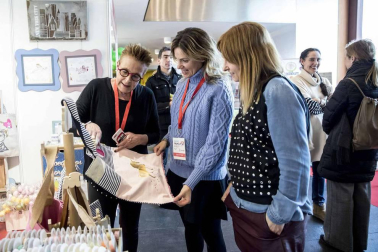 Colas y más colas. Por la mañana y por la tarde. Risas, bailes, sorpresas, frases para apuntar, testimonios para recordar... Miles de personas vivieron este sábado en Expofamily una jornada en familia que superó todas las expectativas de la organización.