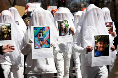 Reclaman medidas férreas contra las armas tras el tiroteo de Parkland
