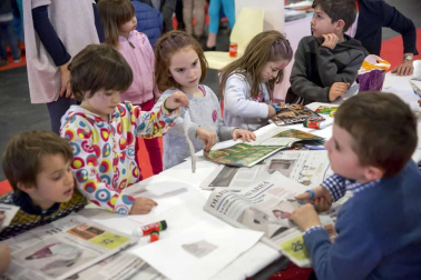 La II edición de la feria celebrada en Pamplona este fin de semana ha contado con más de 100 actividades, entre charlas, talleres, mesas redondas, etc.
