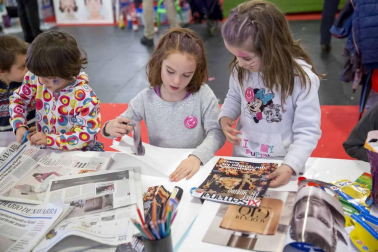 La II edición de la feria celebrada en Pamplona este fin de semana ha contado con más de 100 actividades, entre charlas, talleres, mesas redondas, etc.