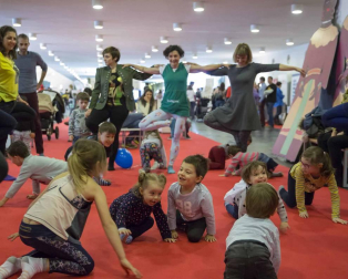 La II edición de la feria celebrada en Pamplona este fin de semana ha contado con más de 100 actividades, entre charlas, talleres, mesas redondas, etc.