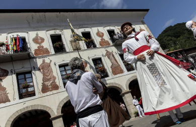 Fotogalería del cohete de inicio de las fiestas patronales de Bera