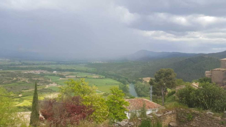 Envíanos la imagen por Whatsapp al número 687 04 00 98, indicando el lugar en el que están realizadas y el autor de las fotografías.