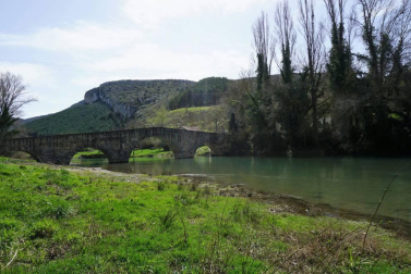 Envíanos la imagen por Whatsapp al número 687 04 00 98, indicando el lugar en el que están realizadas y el autor de las fotografías.