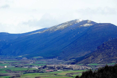 Envíanos la imagen por Whatsapp al número 687 04 00 98, indicando el lugar en el que están realizadas y el autor de las fotografías.