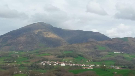 Envíanos la imagen por Whatsapp al número 687 04 00 98, indicando el lugar en el que están realizadas y el autor de las fotografías.