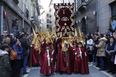 Miles de personas siguieron esta marcha procesional que en sus diez años de historia siempre ha disfrutado de buen tiempo y siempre ha salido a la calle .