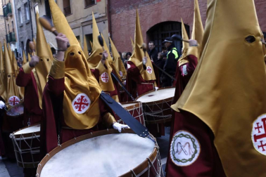 Miles de personas siguieron esta marcha procesional que en sus diez años de historia siempre ha disfrutado de buen tiempo y siempre ha salido a la calle .