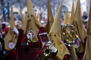 Miles de personas siguieron esta marcha procesional que en sus diez años de historia siempre ha disfrutado de buen tiempo y siempre ha salido a la calle .