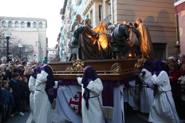 Miles de personas siguieron esta marcha procesional que en sus diez años de historia siempre ha disfrutado de buen tiempo y siempre ha salido a la calle .