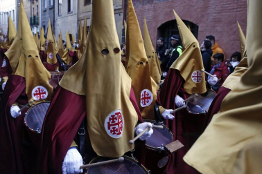 Miles de personas siguieron esta marcha procesional que en sus diez años de historia siempre ha disfrutado de buen tiempo y siempre ha salido a la calle .