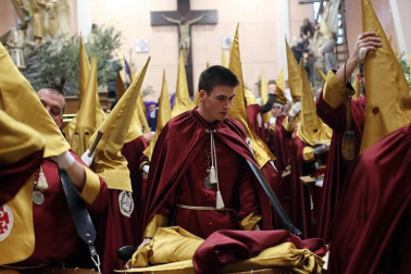 Miles de personas siguieron esta marcha procesional que en sus diez años de historia siempre ha disfrutado de buen tiempo y siempre ha salido a la calle .