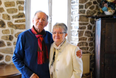 El domingo 25 de marzo el salón del Hotel Ayestarán de Lekunberri acogió la celebración final del XIX Certamen de poesía Ángel Urrutia Iture. En él se hizo entrega del premio a Alfonso Ponce Gómez por su obra “Periscopio”, del que el jurado valoró “la unidad de la obra, el tono positivo de sus temas y sus suaves matices críticos en la defensa de la palabra como materia y medio y en su reivindicación del arte”.