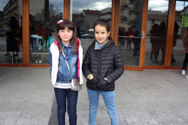 Los alumnos de cuarto de Secundaria del instituto de Orkoien, en colaboración con el colectivo Irati Antzerki Taldea, presentaron el pasado fin de semana 'Shrek, el musical'. Una forma divertida y formativa de recaudar fondos para afrontar los gastos del viaje de fin de curso y que reunió en la Casa de Cultura de Aoiz a un buen número de jóvenes espectadores.