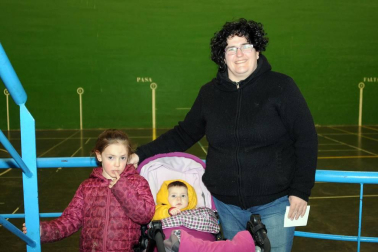 El Club Deportivo Sartaguda, en colaboración con el Ayuntamiento local, organizó la tarde del sábado 24 de marzo una exhibición de patinaje artístico sobre ruedas que tuvo lugar en el polideportivo municipal. El Club Pati Mendi fue el encargado de dar vida a este evento gratuito que reunió a familiares, amigos, aficionados a este deporte y curiosos en las gradas.