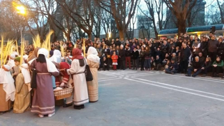 Miles de pamploneses se han congregado en las calles del Casco Antiguo para disfrutar de esta procesión
