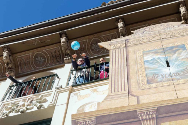 Imágenes de esta fiesta que se celebra el Sábado Santo en la plaza de los Fueros.