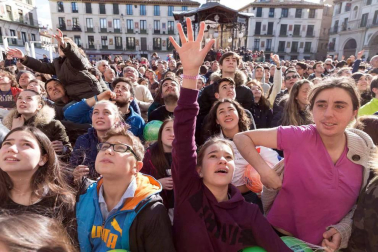Imágenes de esta fiesta que se celebra el Sábado Santo en la plaza de los Fueros.