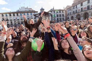 Imágenes de esta fiesta que se celebra el Sábado Santo en la plaza de los Fueros.