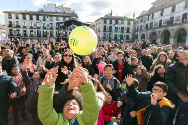 Imágenes de esta fiesta que se celebra el Sábado Santo en la plaza de los Fueros.