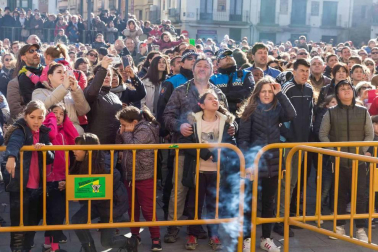 Imágenes de esta fiesta que se celebra el Sábado Santo en la plaza de los Fueros.