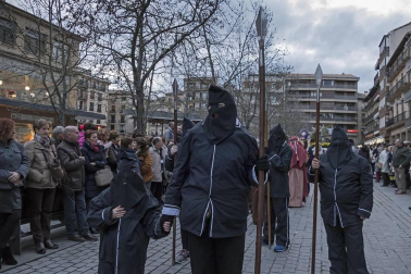 Imágenes de la procesión de Viernes Santo en Estella.