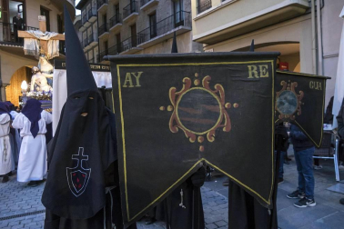 Imágenes de la procesión de Viernes Santo en Estella.