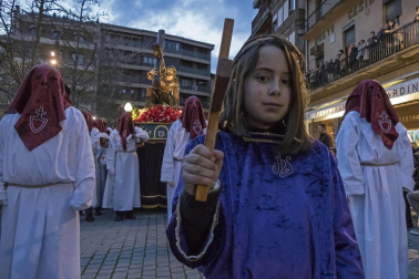 Imágenes de la procesión de Viernes Santo en Estella.