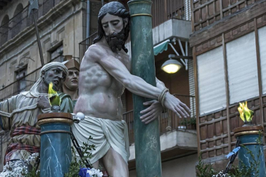 Imágenes de la procesión de Viernes Santo en Estella.