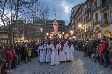 Imágenes de la procesión de Viernes Santo en Estella.