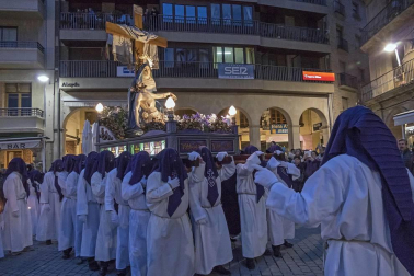 Imágenes de la procesión de Viernes Santo en Estella.