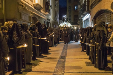 Imágenes de la procesión de Viernes Santo en Estella.