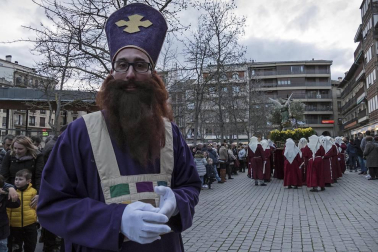 Imágenes de la procesión de Viernes Santo en Estella.