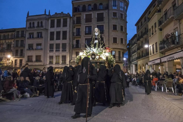 Imágenes de la procesión de Viernes Santo en Estella.