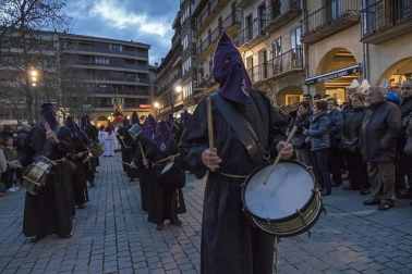 Imágenes de la procesión de Viernes Santo en Estella.