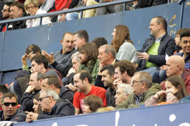 ¿Estuviste en el estadio durante el partido? Trata de encontrarte en la grada.