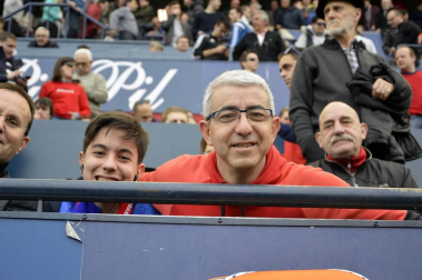 ¿Estuviste en el estadio durante el partido? Trata de encontrarte en la grada.
