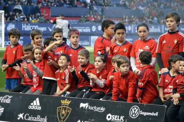 ¿Estuviste en el estadio durante el partido? Trata de encontrarte en la grada.