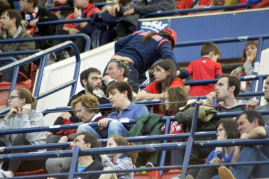¿Estuviste en el estadio durante el partido? Trata de encontrarte en la grada.