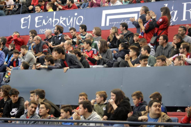¿Estuviste en el estadio durante el partido? Trata de encontrarte en la grada.